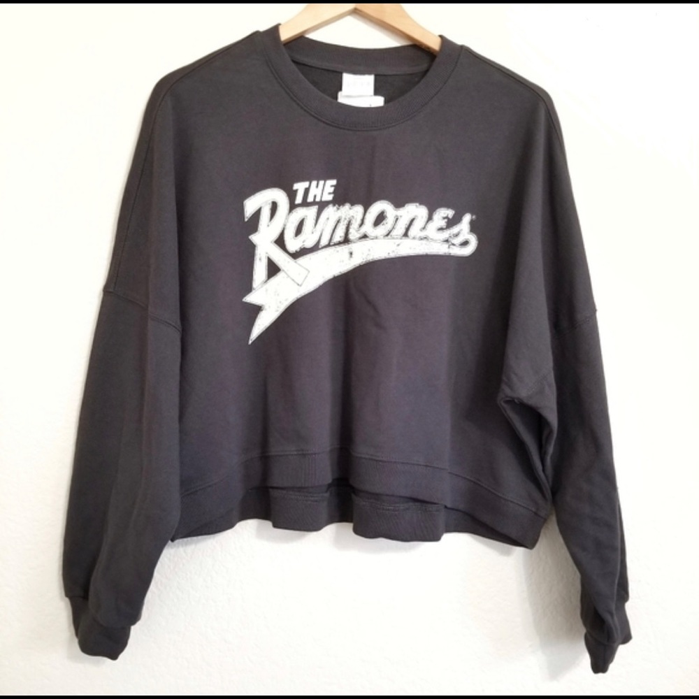 Grey cropped sweatshirt